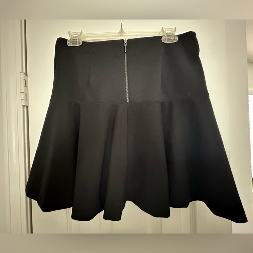 Elle, pleated black skirt. EUC - Picture 2 of 6